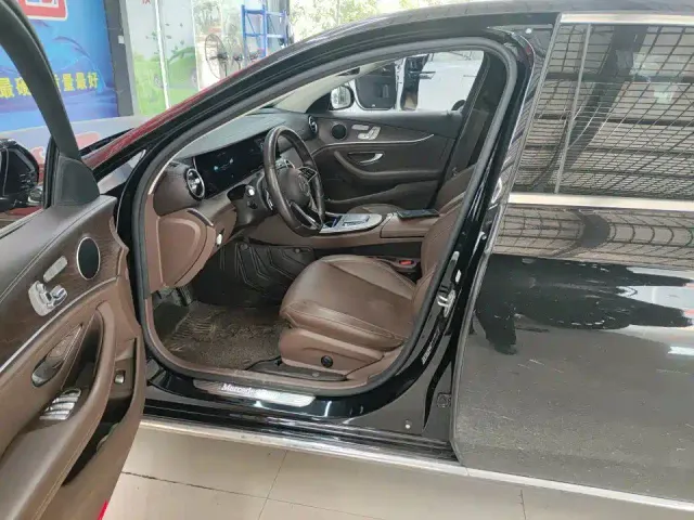 Mercedes-Benz E-Class — Фото автомобиля 2