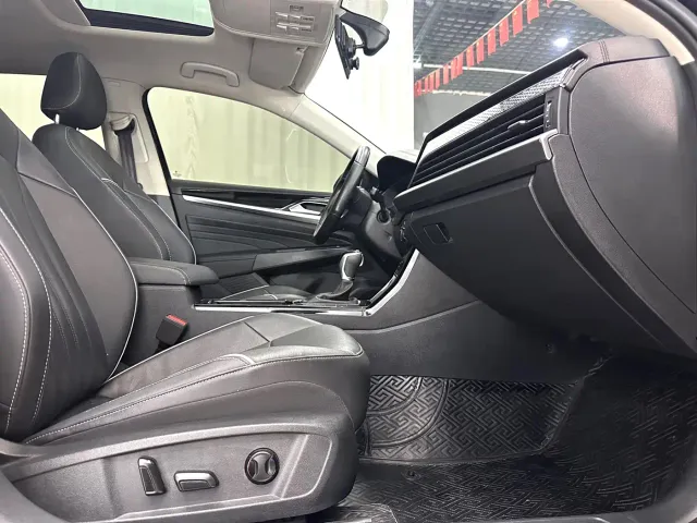 Volkswagen Passat — Фото автомобиля 10