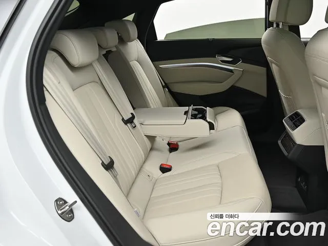 Audi Q8 e-tron — Фото автомобиля 5
