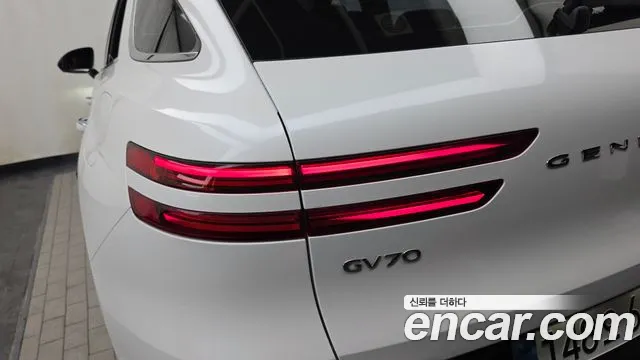 Genesis GV70 2.5T Бензин 2WD — Фото автомобиля 20