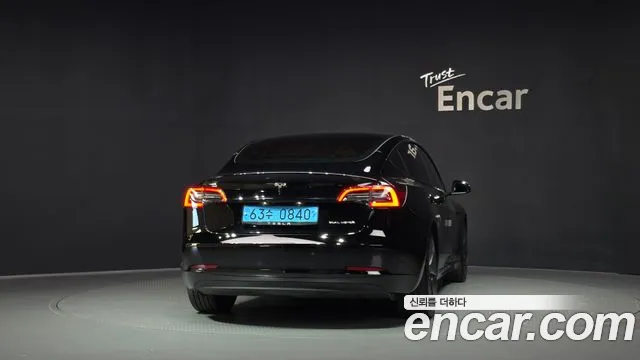 Tesla Model 3 — Фото автомобиля 4