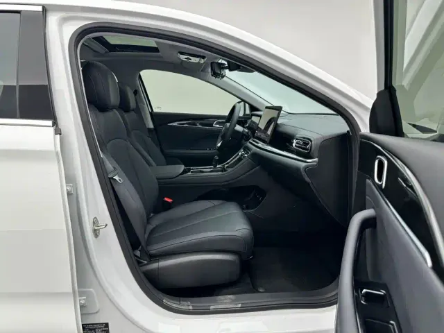 Geely Emgrand — Фото автомобиля 17