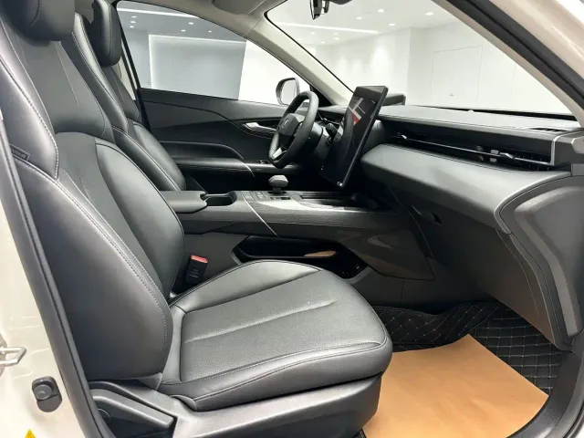 Changan Eado — Фото автомобиля 6