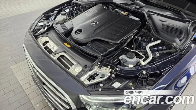 Mercedes-Benz E-Class — Фото автомобиля 4