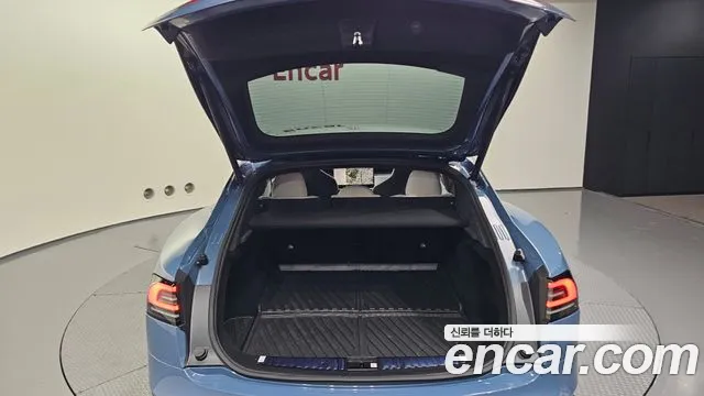 Tesla Model S — Фото автомобиля 25
