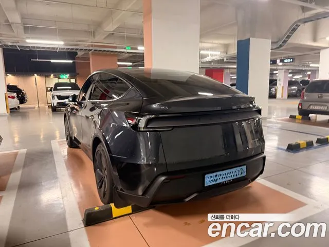 Tesla Model Y — Фото автомобиля 5