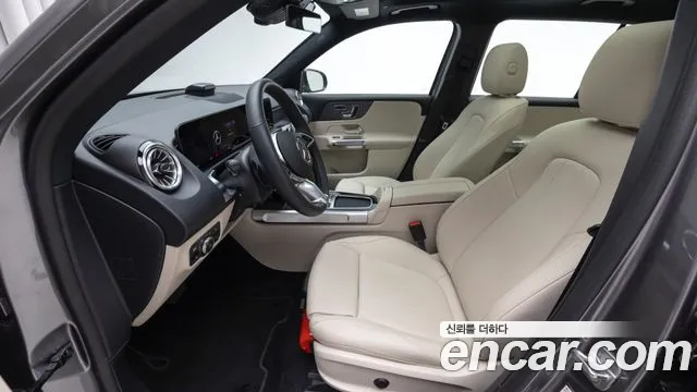 Mercedes-Benz EQB — Фото автомобиля 10