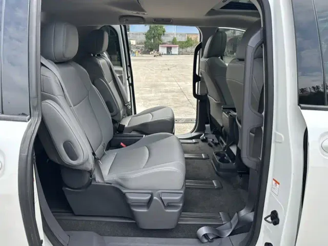 Toyota Granvia — Фото автомобиля 12