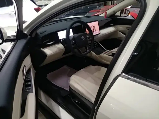 BYD Qin L — Фото автомобиля 14
