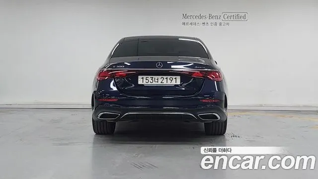 Mercedes-Benz E-Class — Фото автомобиля 4