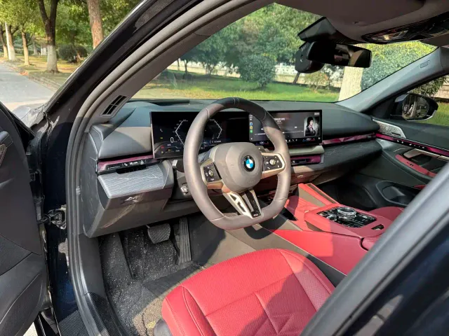 BMW 5 Series — Фото автомобиля 3