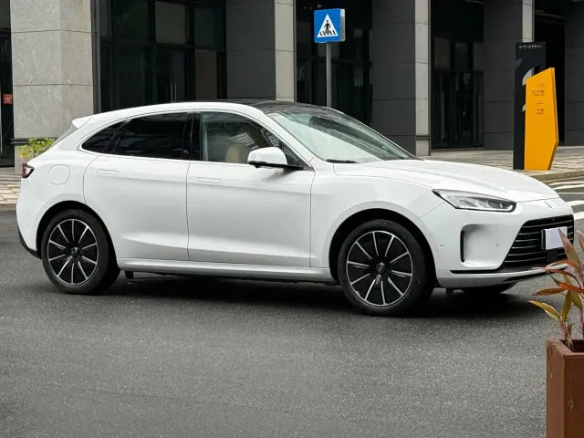 Aito M5 — Фото автомобиля 3