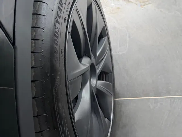 Tesla Model Y — Фото автомобиля 10