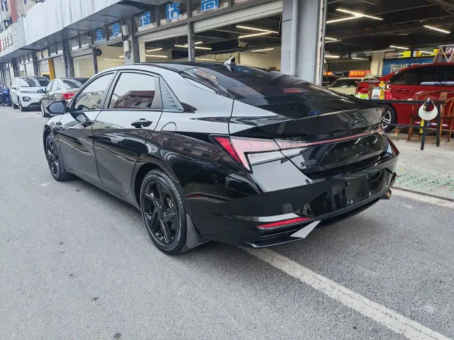 Hyundai Elantra 2022 240TGDi DCT GLX Black Knight Limited Edition — Фото автомобиля 5
