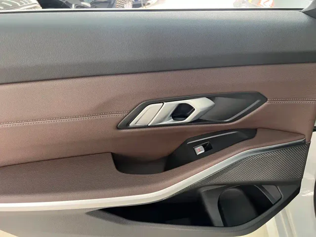 BMW 3 Series — Фото автомобиля 13