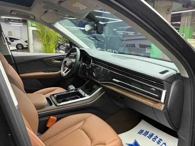 Audi Q7 — Фото автомобиля 8