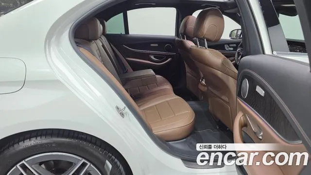 Mercedes-Benz E-Class — Фото автомобиля 10