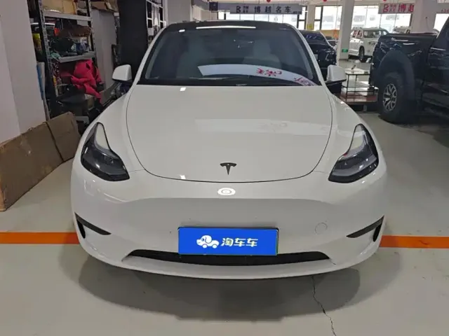 Tesla Model Y 2022 Facelift Rear-Wheel Drive Version — Фото автомобиля 2