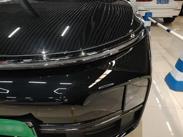 Li Auto L9 — Фото автомобиля 23