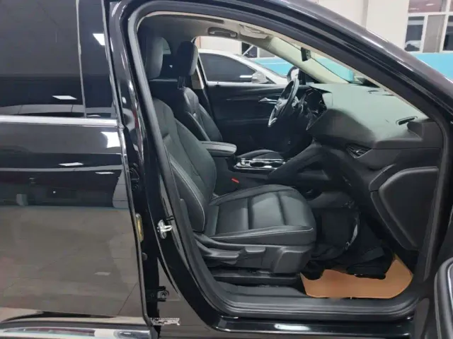 Buick Envision Plus — Фото автомобиля 24