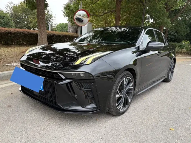 Фотография автомобиля — Lynk & Co 03