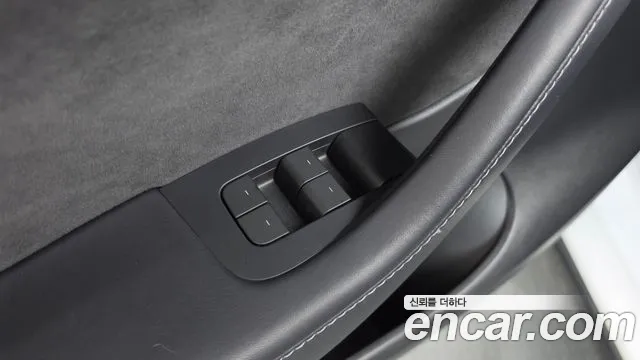 Tesla Model Y — Фото автомобиля 18