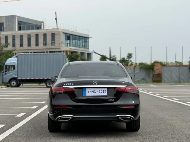 Mercedes-Benz E-Class — Фото автомобиля 18