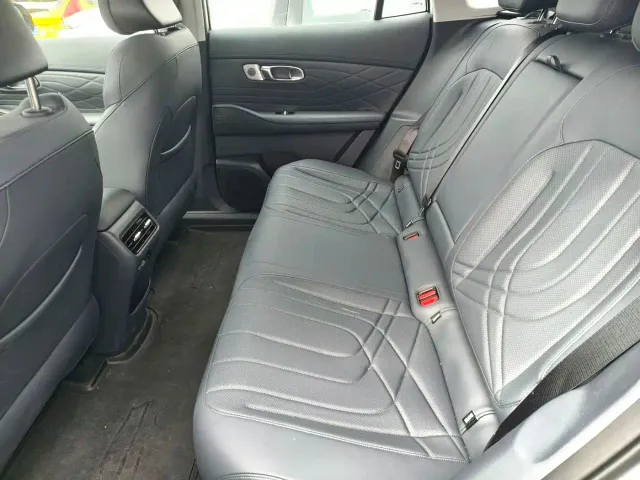 Geely Galaxy Starship 7 EM-i — Фото автомобиля 5