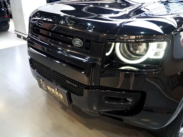 Land Rover Defender — Фото автомобиля 18