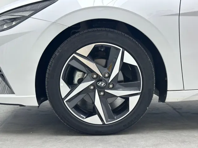 Hyundai Elantra — Фото автомобиля 17