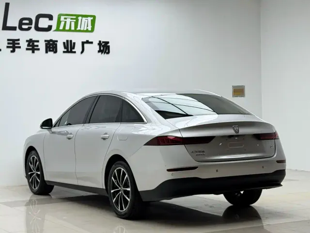Roewe D7 — Фото автомобиля 13