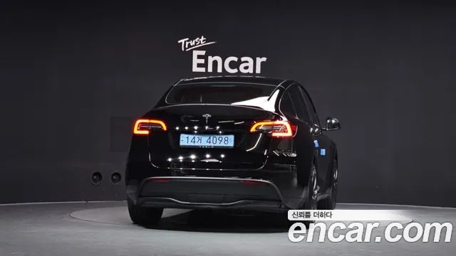 Tesla Model Y — Фото автомобиля 4