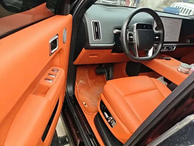Li Auto L8 — Фото автомобиля 15