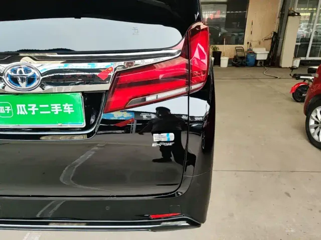 Toyota Alphard — Фото автомобиля 7
