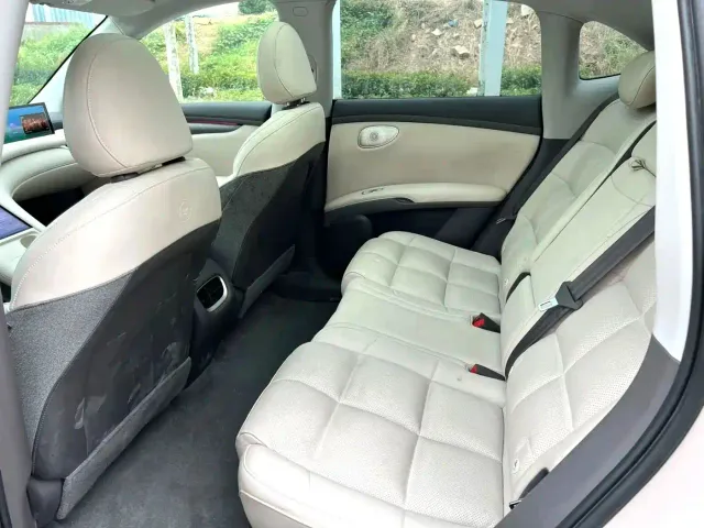 IM Motors LS6 — Фото автомобиля 5