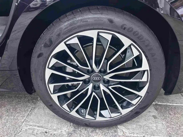 Audi A7L — Фото автомобиля 12
