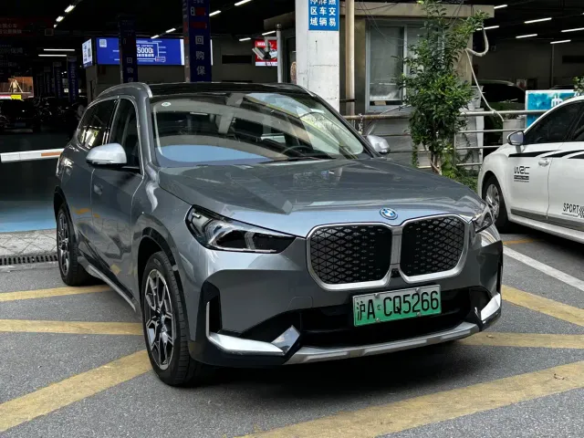 BMW iX1 — Фото автомобиля 2