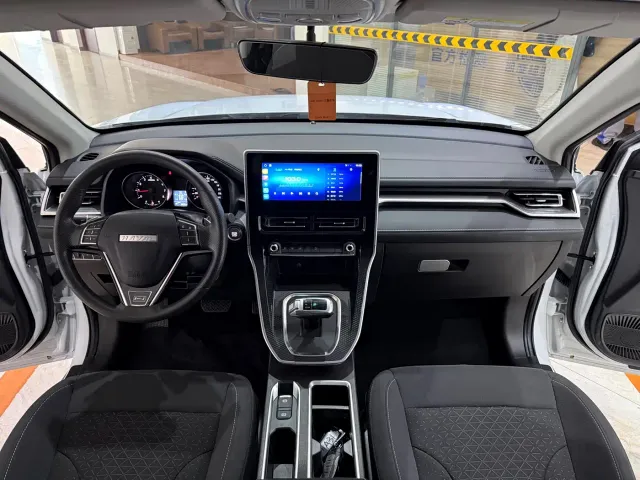 Haval M6 — Фото автомобиля 12