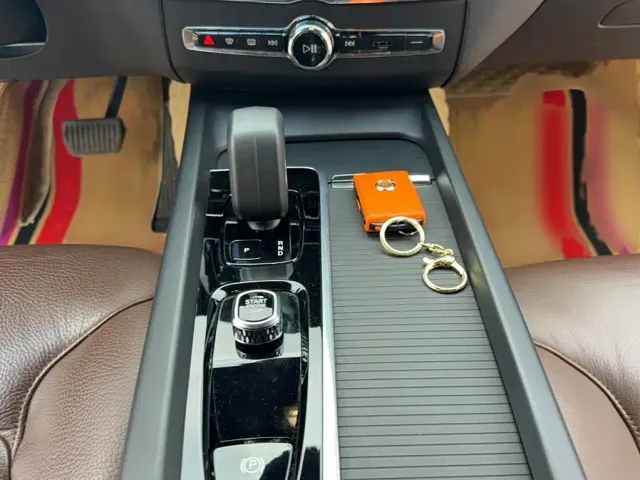 Volvo XC60 — Фото автомобиля 11