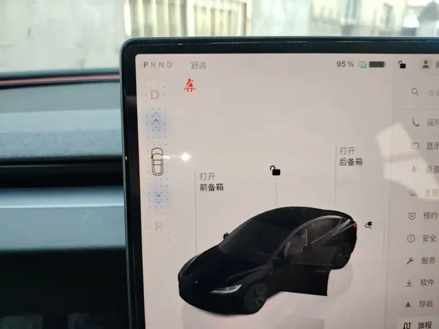 Tesla Model 3 — Фото автомобиля 13