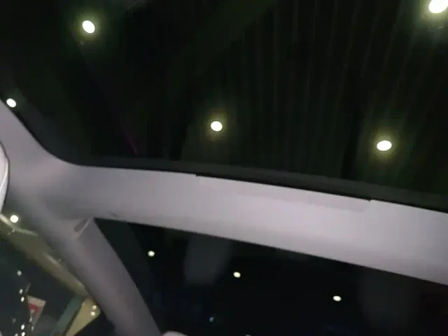 Tesla Model 3 — Фото автомобиля 17