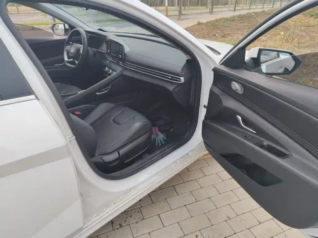 Hyundai Elantra — Фото автомобиля 19