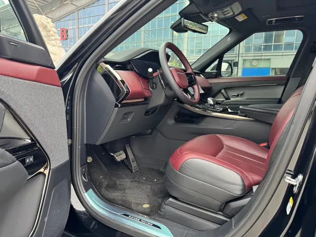 Land Rover Range Rover Sport — Фото автомобиля 4