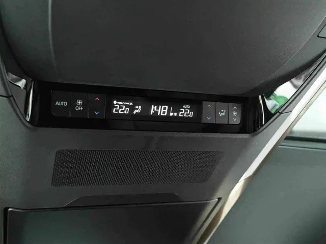 Toyota Alphard — Фото автомобиля 23
