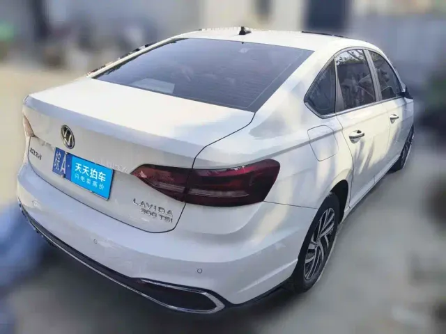 Volkswagen Lavida — Фото автомобиля 2
