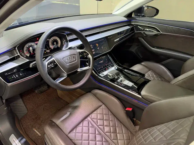 Audi A8 — Фото автомобиля 4