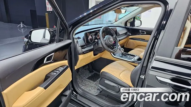 Kia Carnival Generation 4 — Фото автомобиля 10