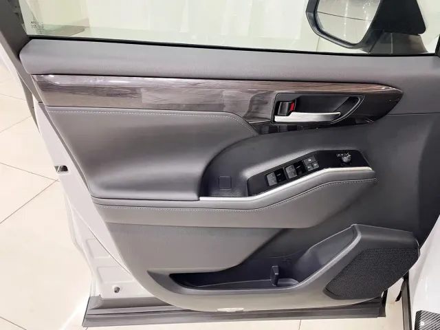 Toyota Crown Kluger — Фото автомобиля 14