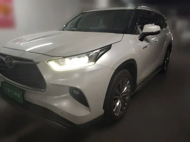 Фотография автомобиля — Toyota Highlander