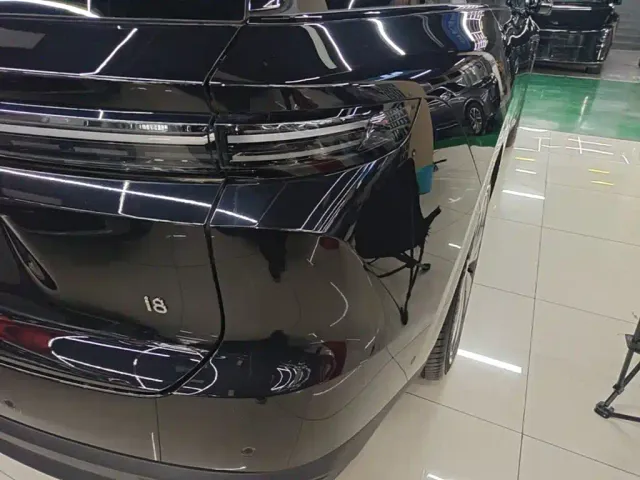 Li Auto i8 — Фото автомобиля 7